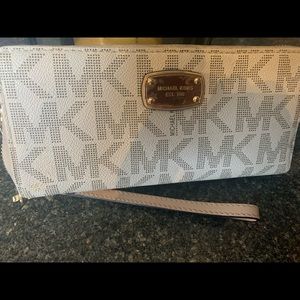 Michael kors monogram wallet